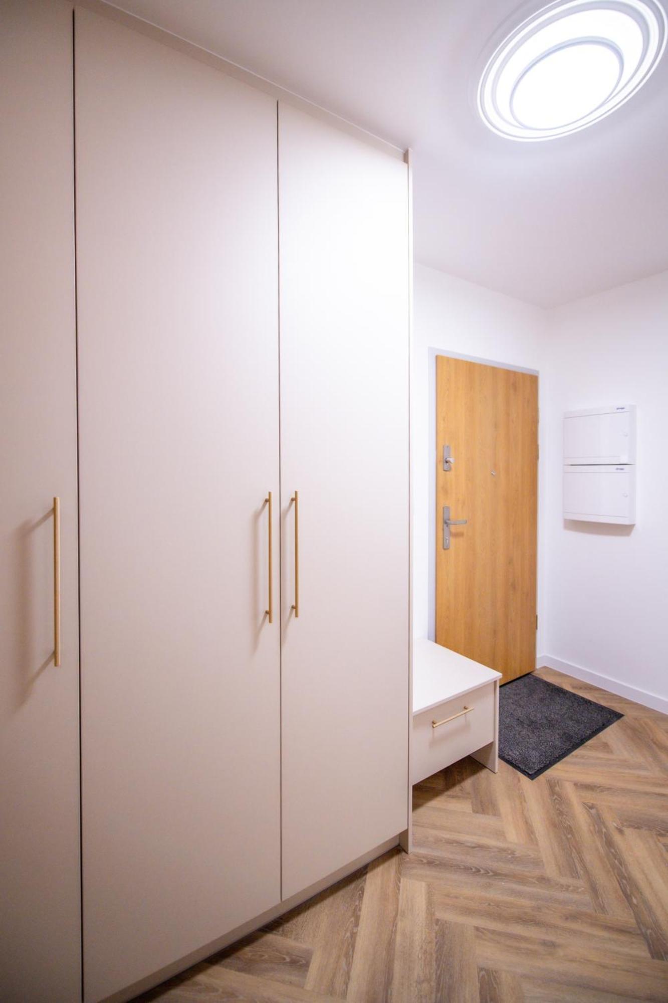 Apartament Mikolowska Z Balkonem Gliwice Bagian luar foto